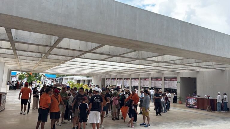 Turistas chichen 26758253043_1024258890389589_6128146734733492509_n.png